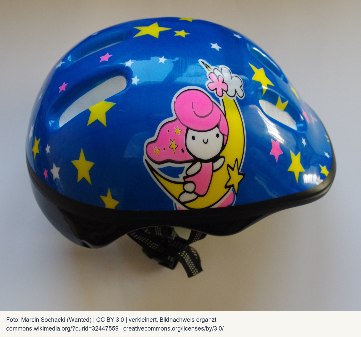 Blauer Kinderfahrradhelm als Symbolfoto; keine Darstellung der korrekten Passform